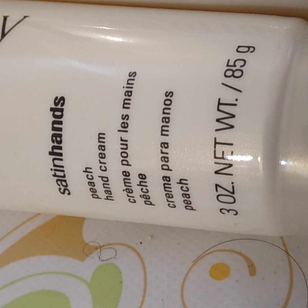 Mary Kay Satin Hands - Picture 6 of 7